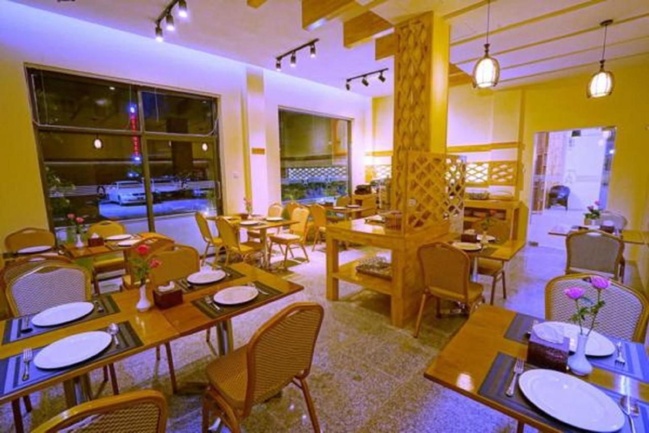 Relax Mandalay Hotel Екстер'єр фото